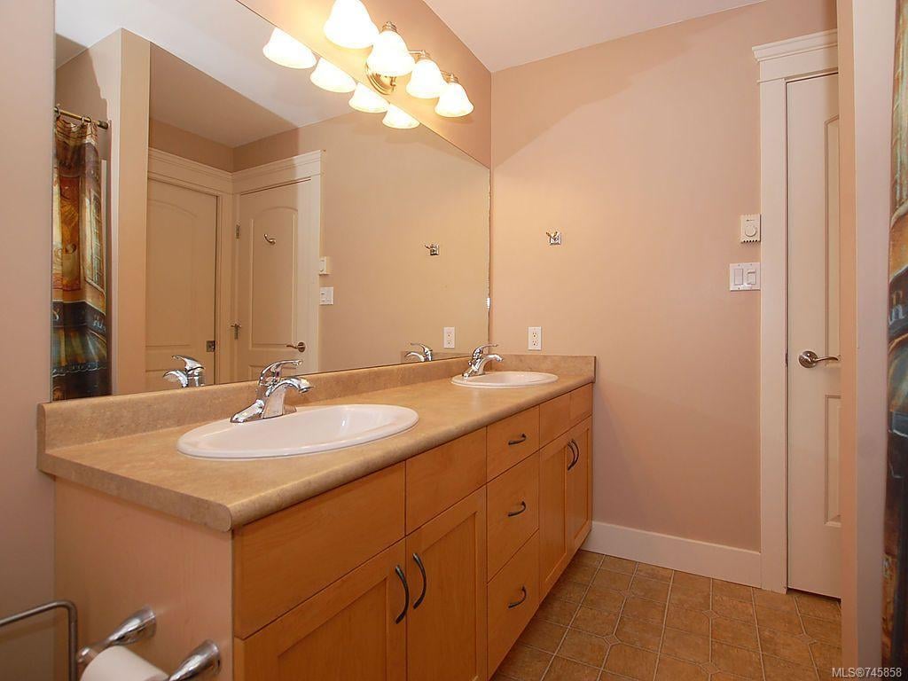 202-2752 Peatt Rd, Langford