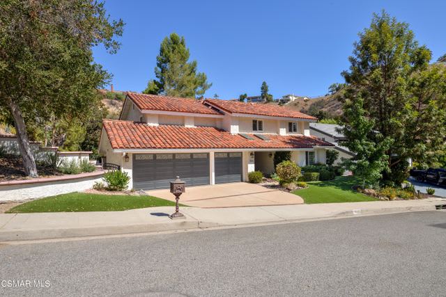 1561 Shadowglen Court