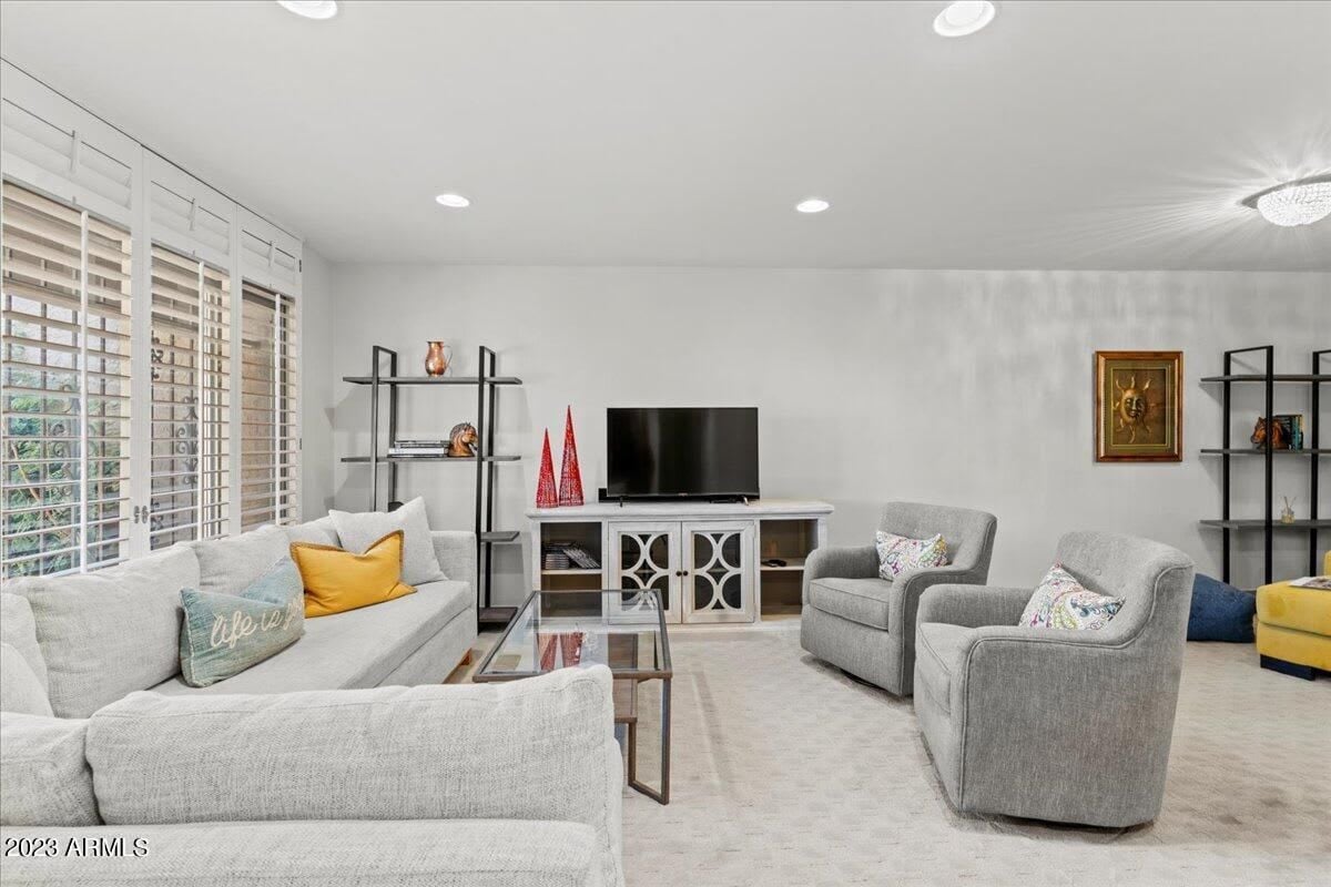 7269 N VIA NUEVA