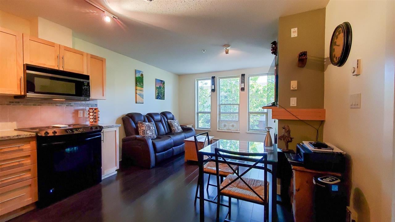 219-1211 Village Green Wy