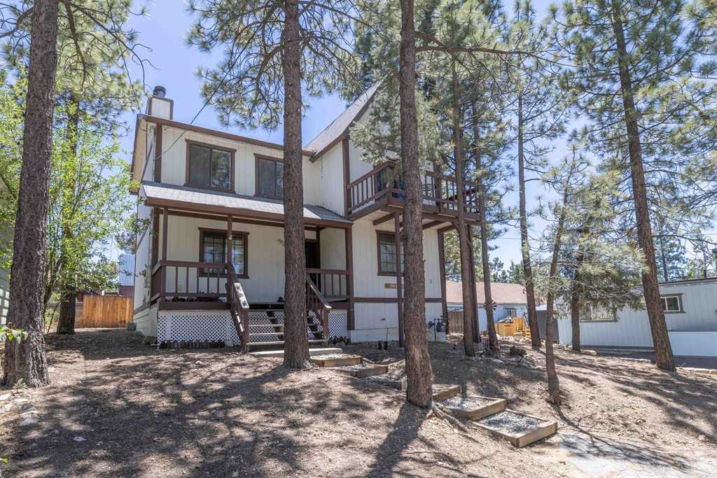 114 E Fairway Boulevard