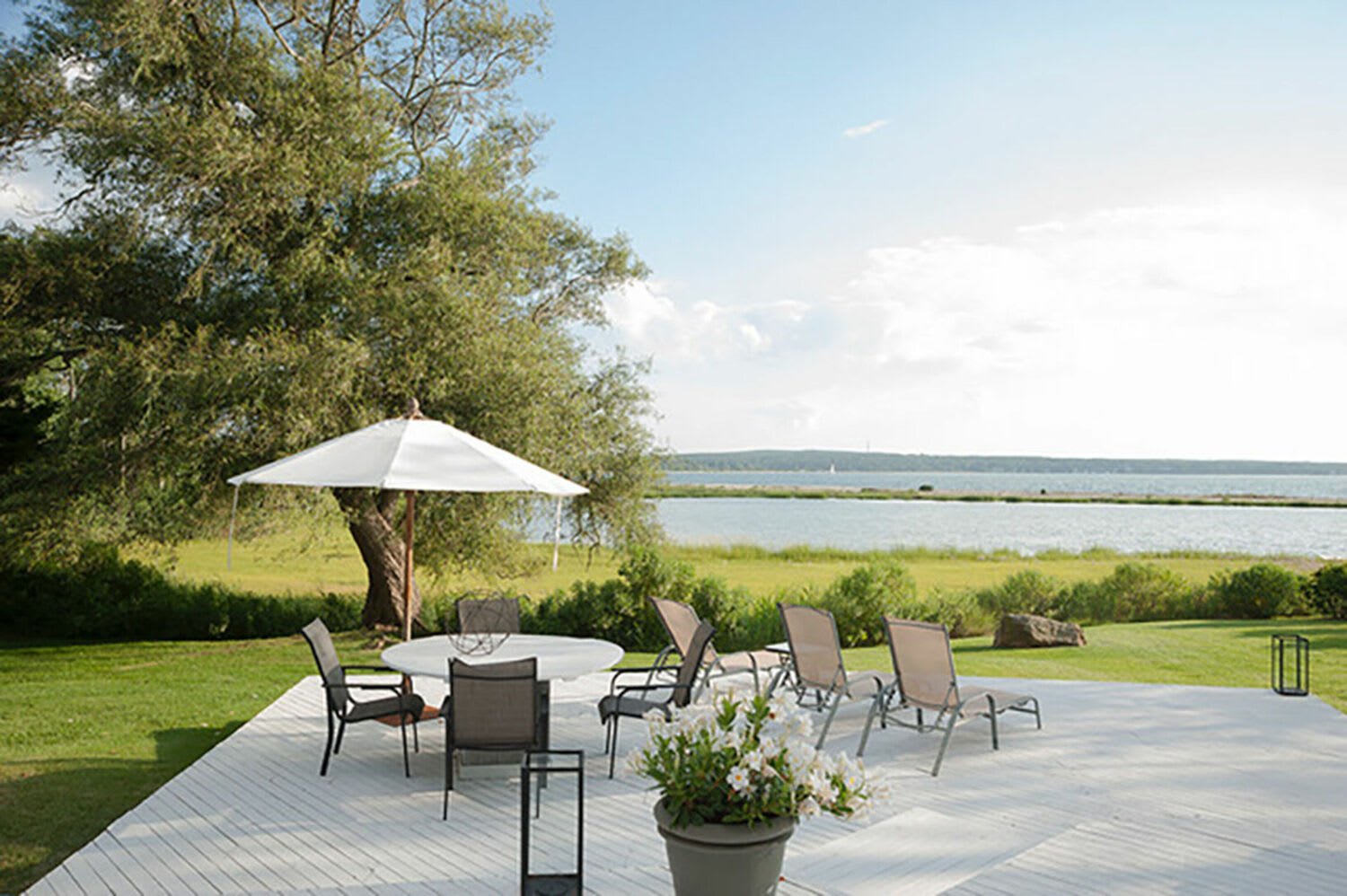 Light-Filled Waterfront Cottage