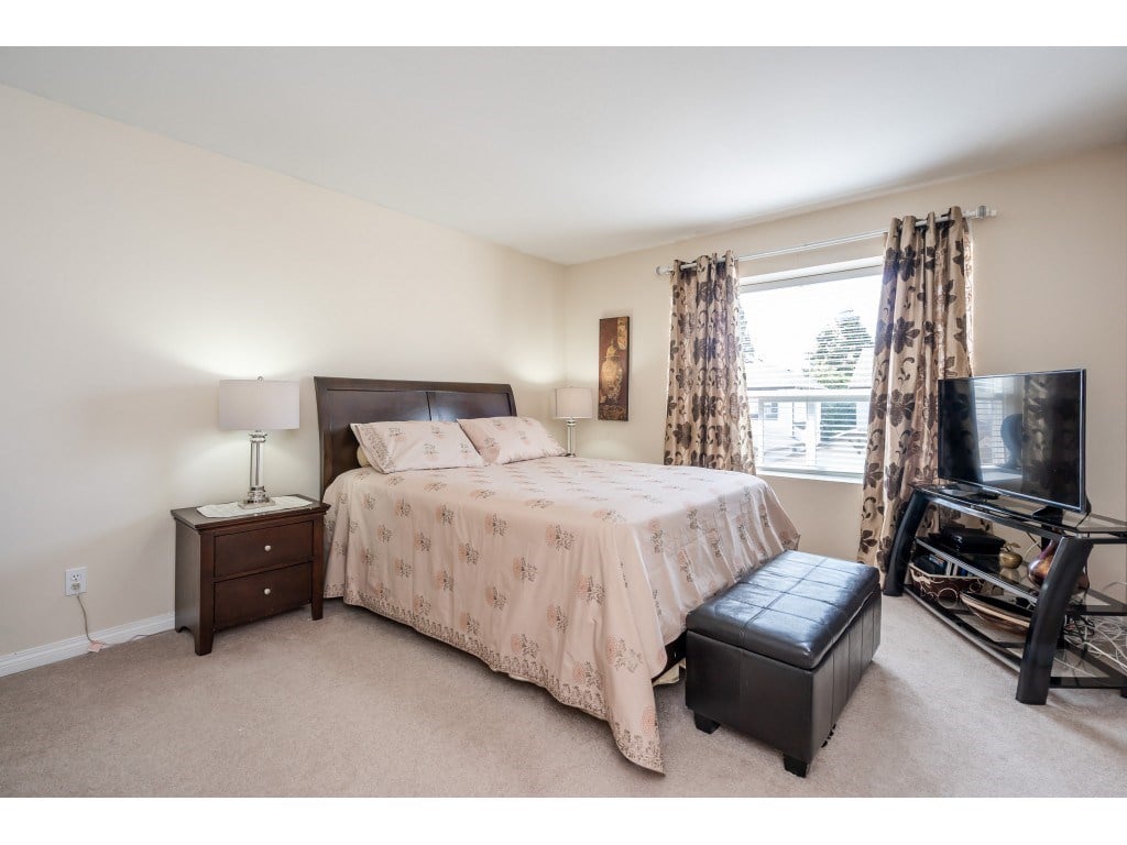 18498 64a Ave