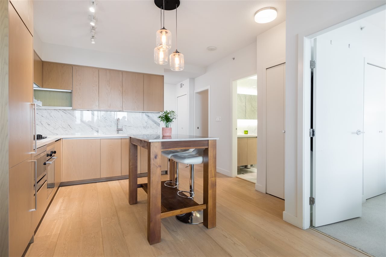 701-6588 Nelson Ave