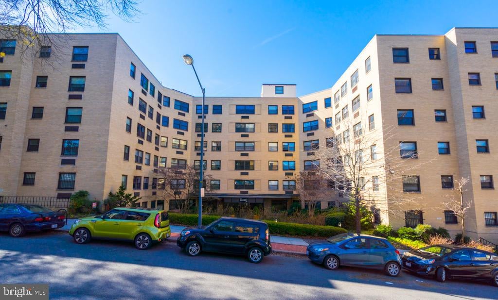 1801 Clydesdale Pl NW, # 304