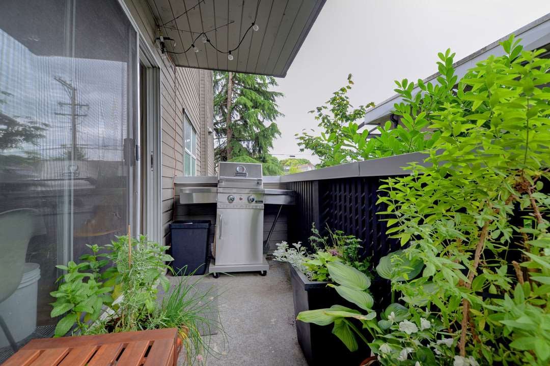204-570 E 8th Ave