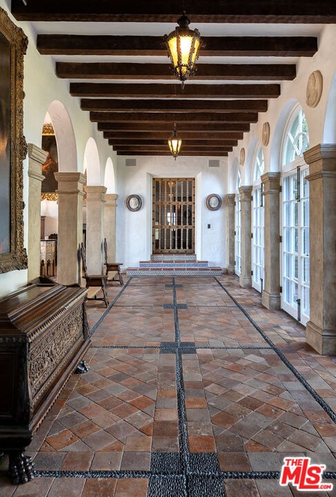 Castillo del Lago in Hollywood Hills
