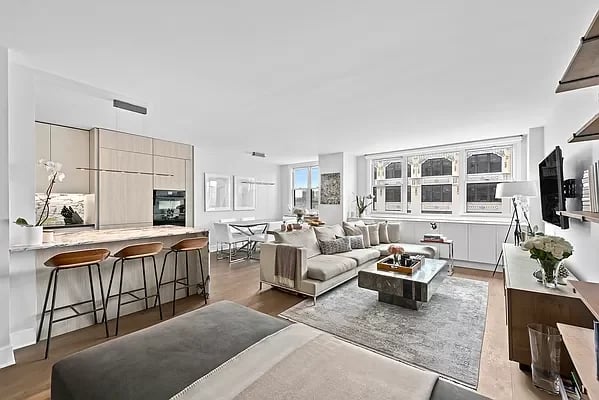 77 Seventh Avenue Unit: 14M