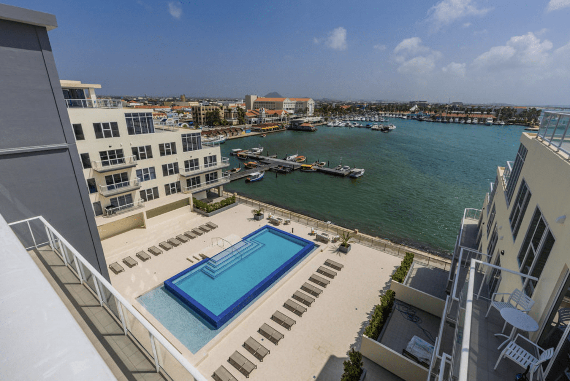 Harbour House 203