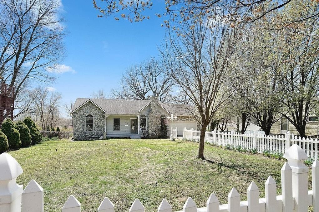 305 NE Forest Avenue