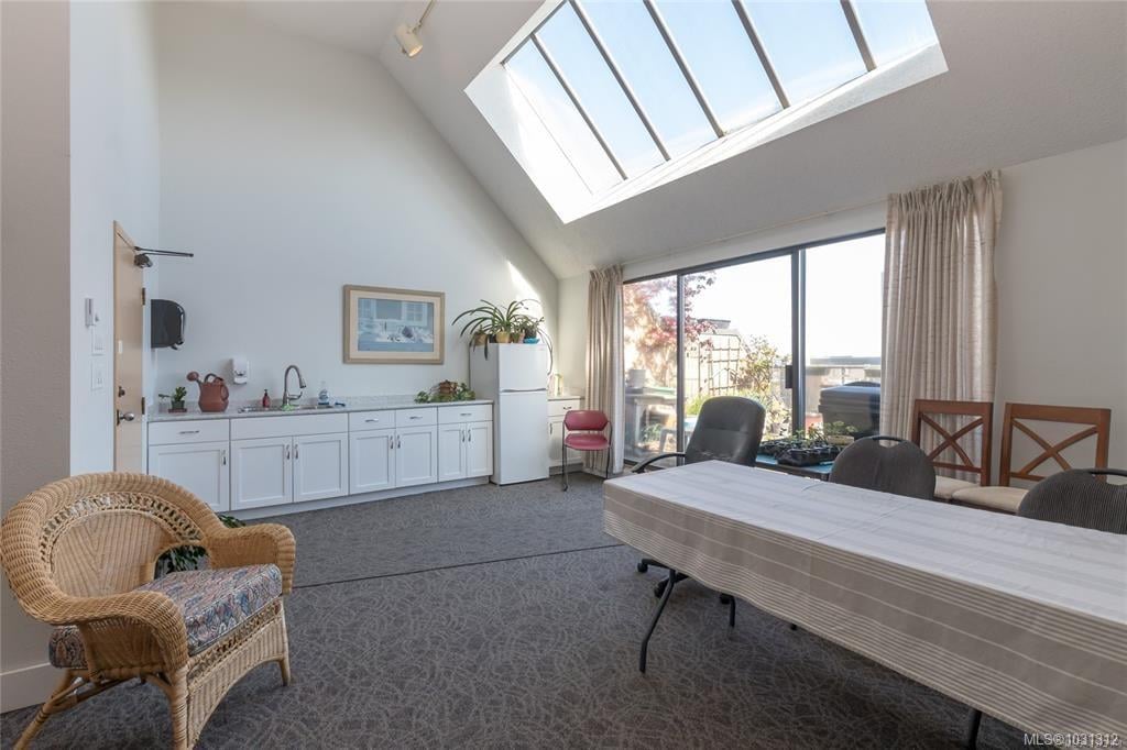 1109-1630 Quadra St, Victoria