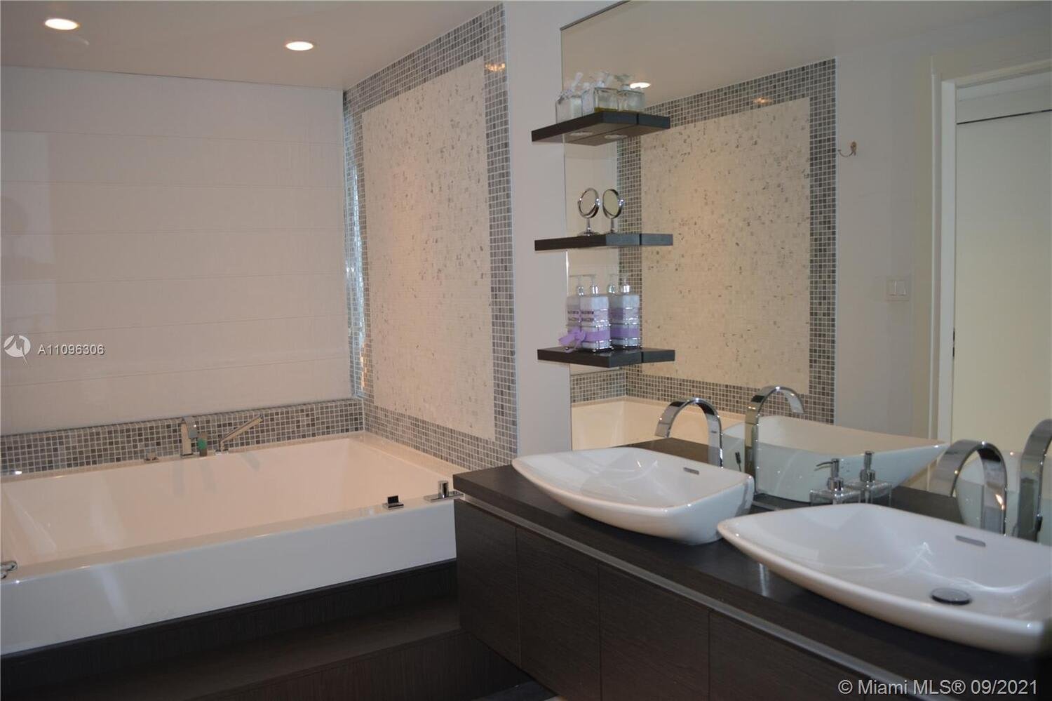 200 Biscayne Blvd Way, #3308  