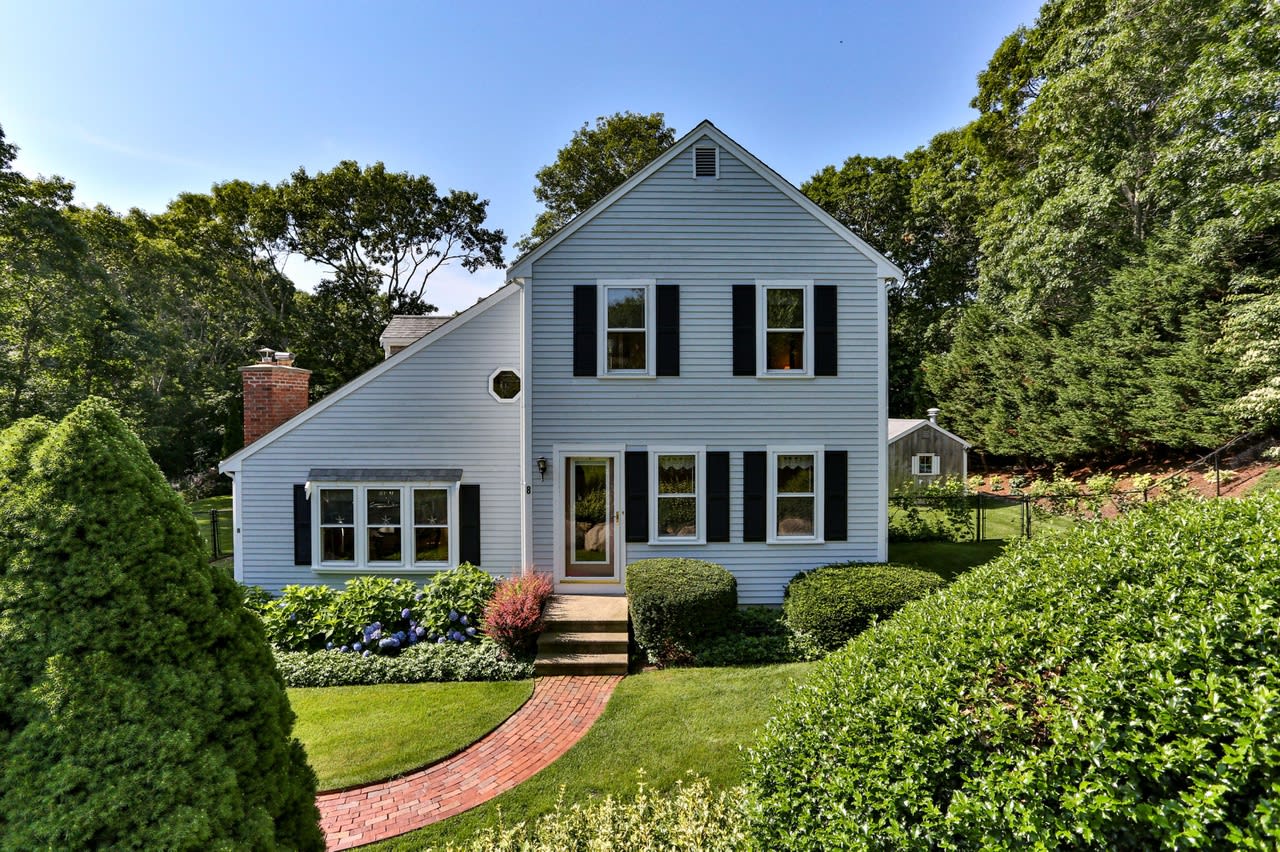 8 Chestnut Ln