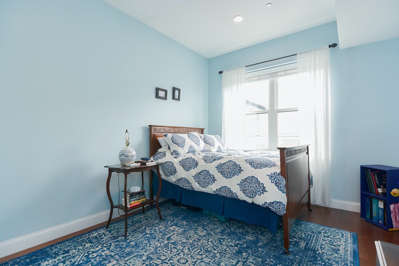 South Boston - Sunny 1 bed 1 bath w. Garage Parking & Central AC! July 15 or August 1!