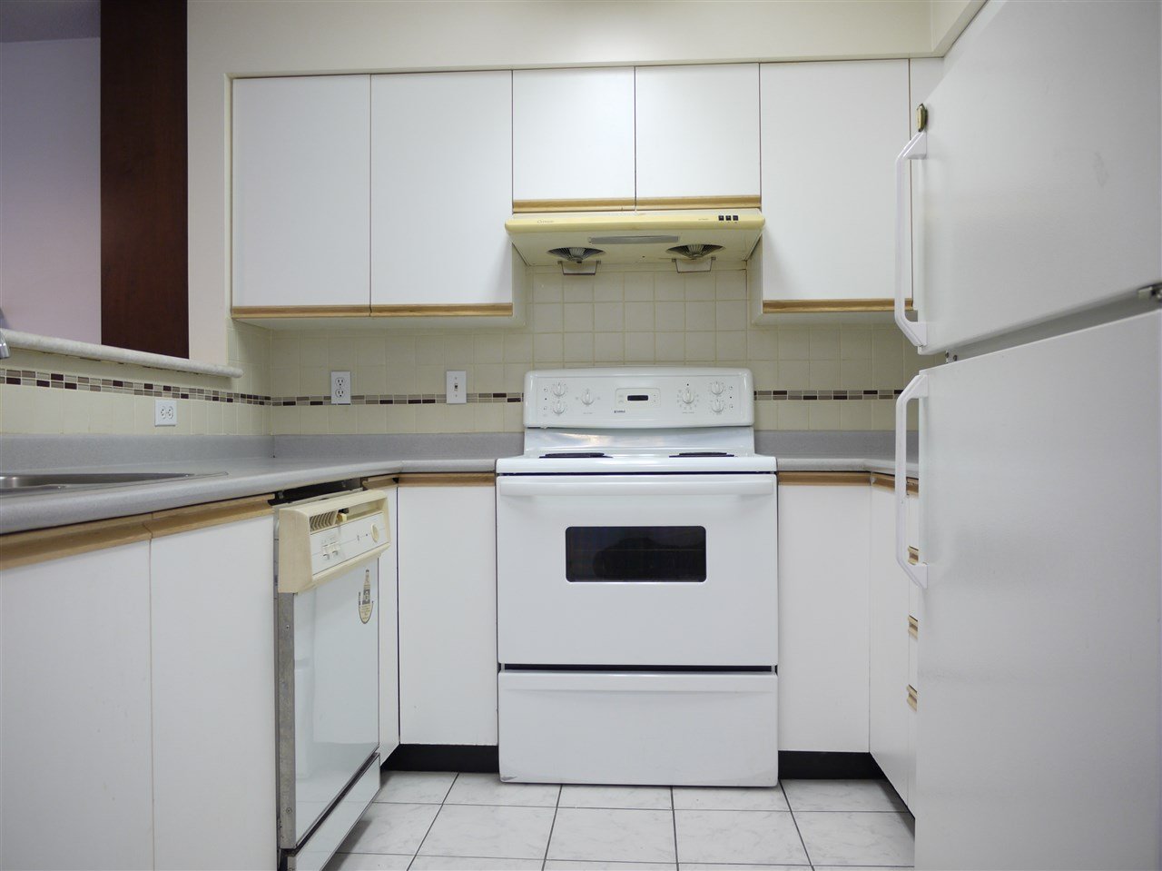 201-3051 Airey Dr