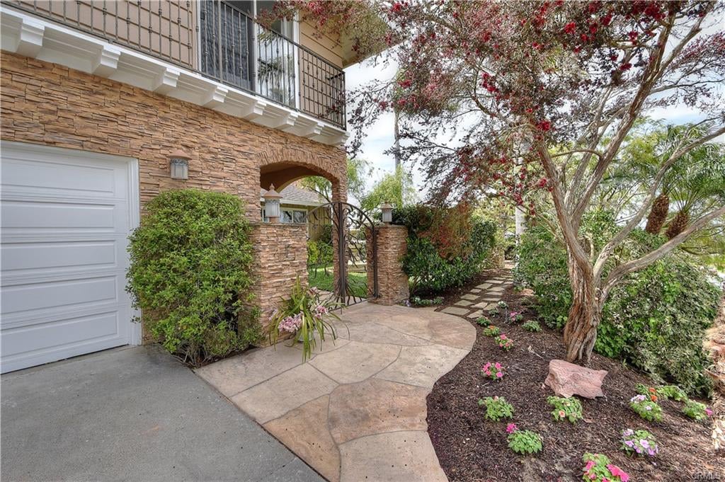 3043 Mountain View Drive