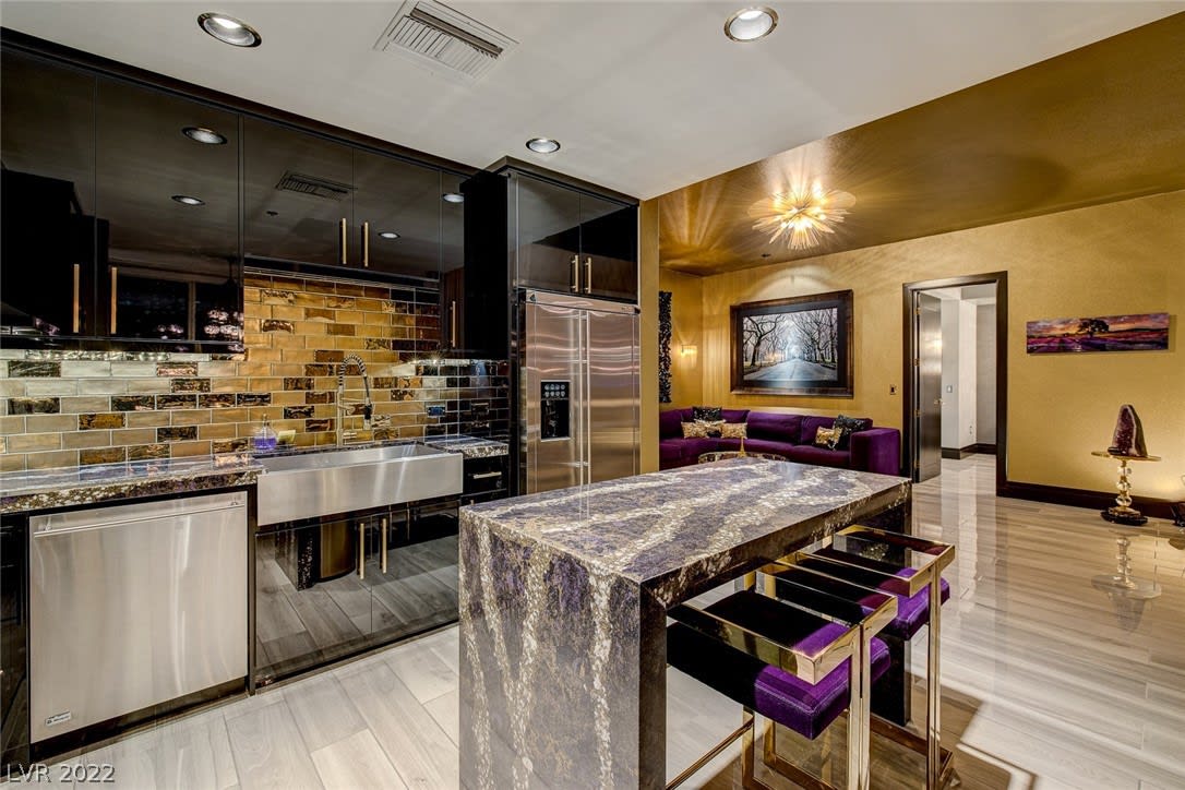 4575 Dean Martin Dr., #1407
