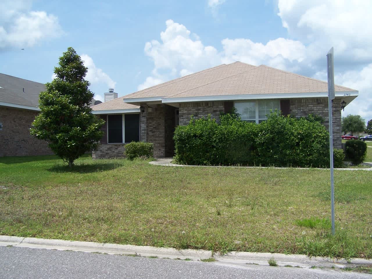 2745 Cross Creek Dr