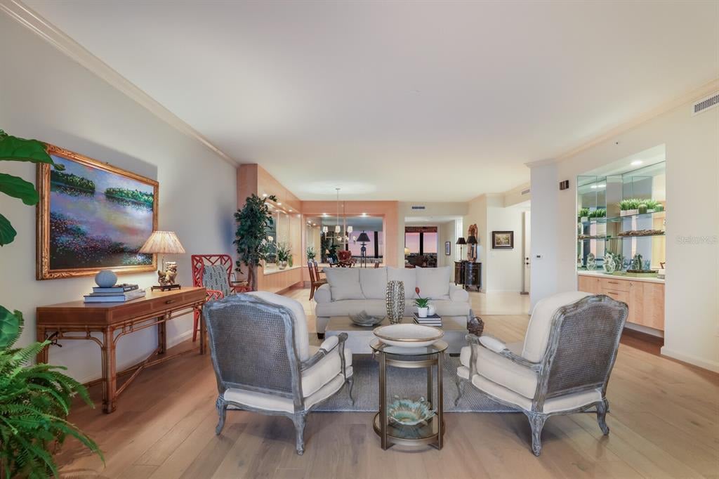 415 L Ambiance Dr, #C504