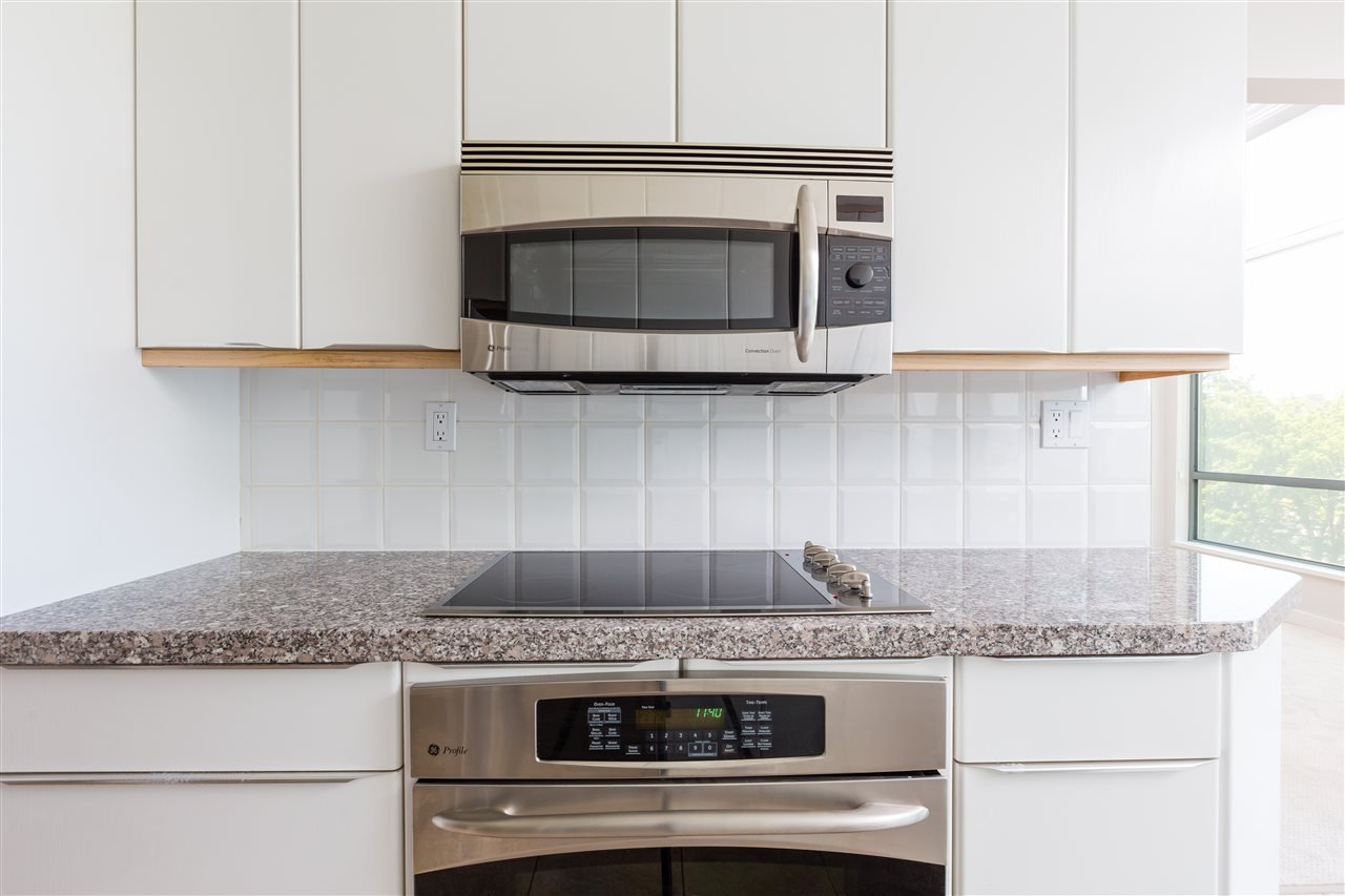 402-1233 Beach Ave