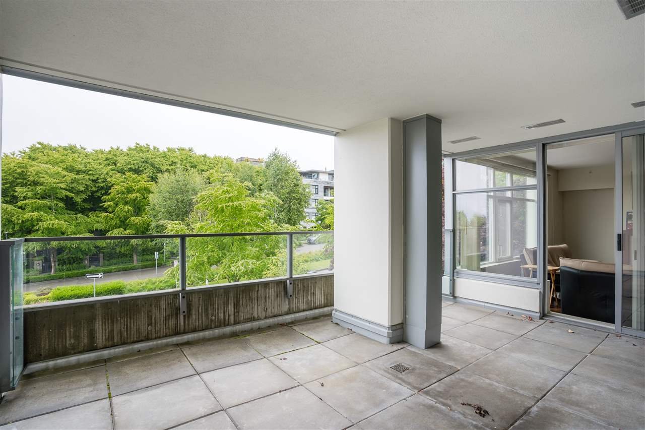 210-6015 Iona Dr