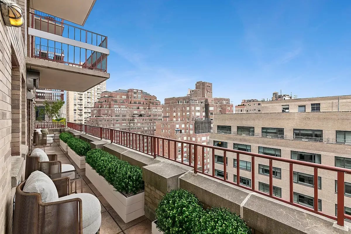 40 East 61st Street Unit: 13A