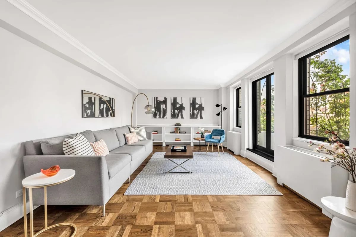 201 East 21st Street Apt 18K