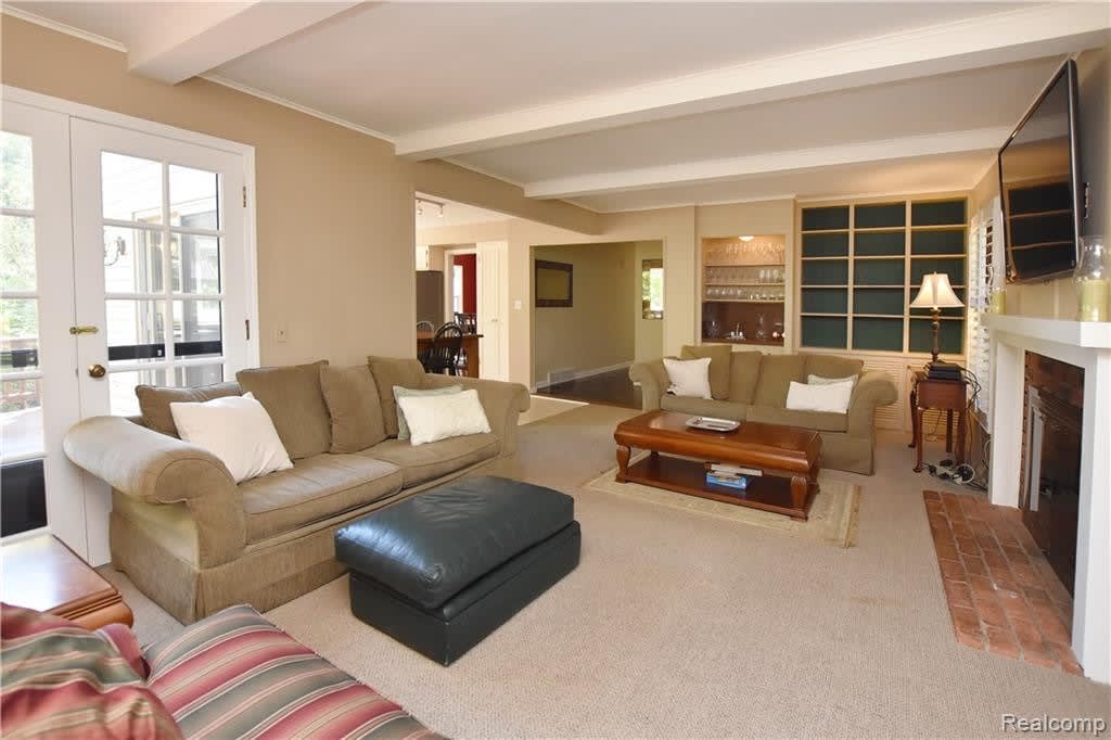 1313 LAKESIDE Drive