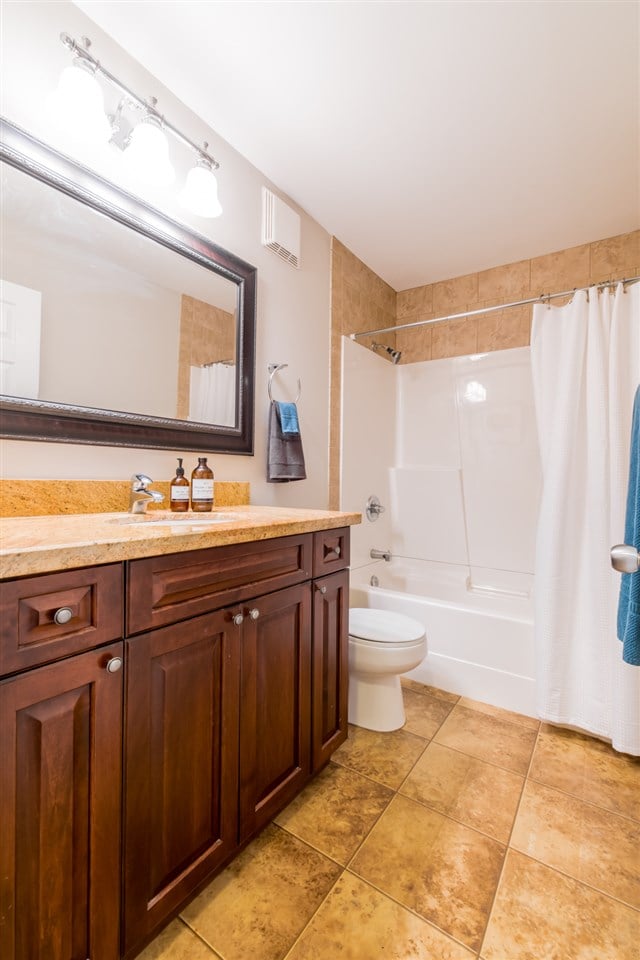 2-2240 Gondola Wy