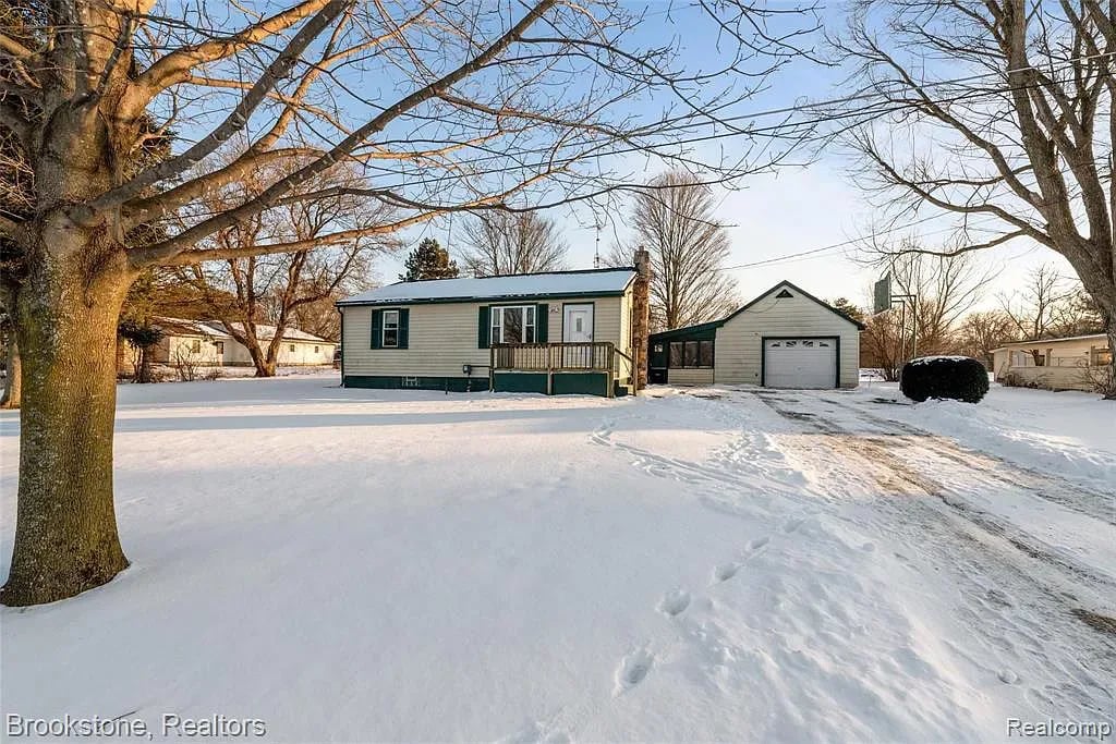5312 E Frances Rd