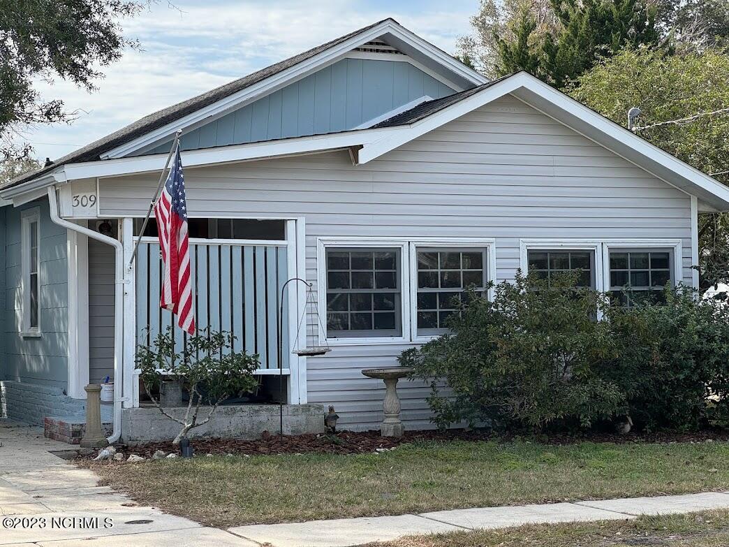 309 Hamlet Ave