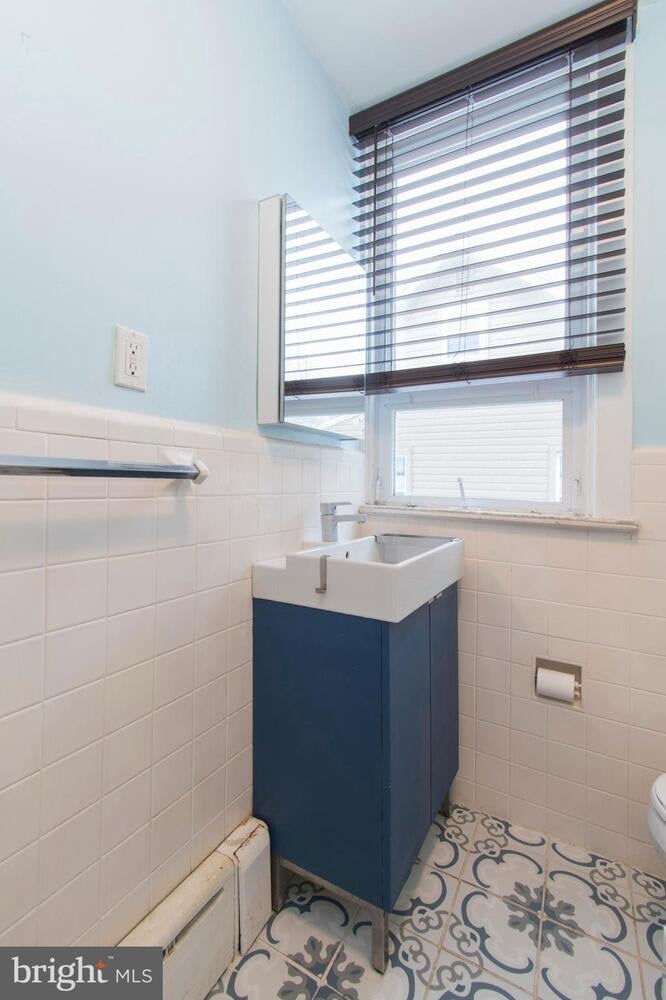 52 WEISS AVE