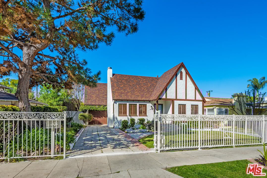 4245 Greenbush Ave