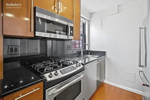 301 East 63rd Street Unit: 14J