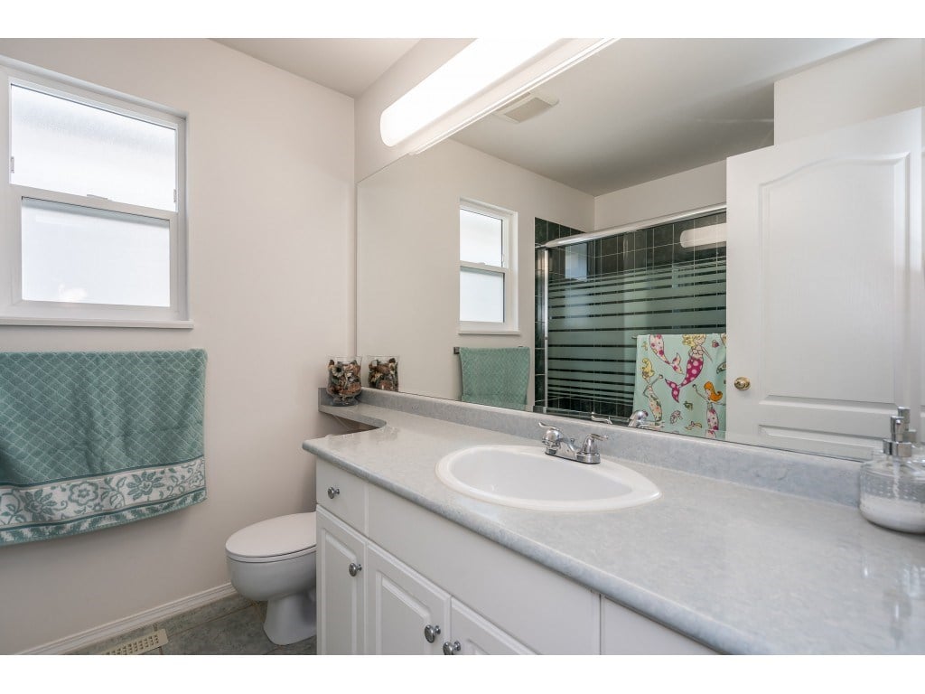 18498 64a Ave