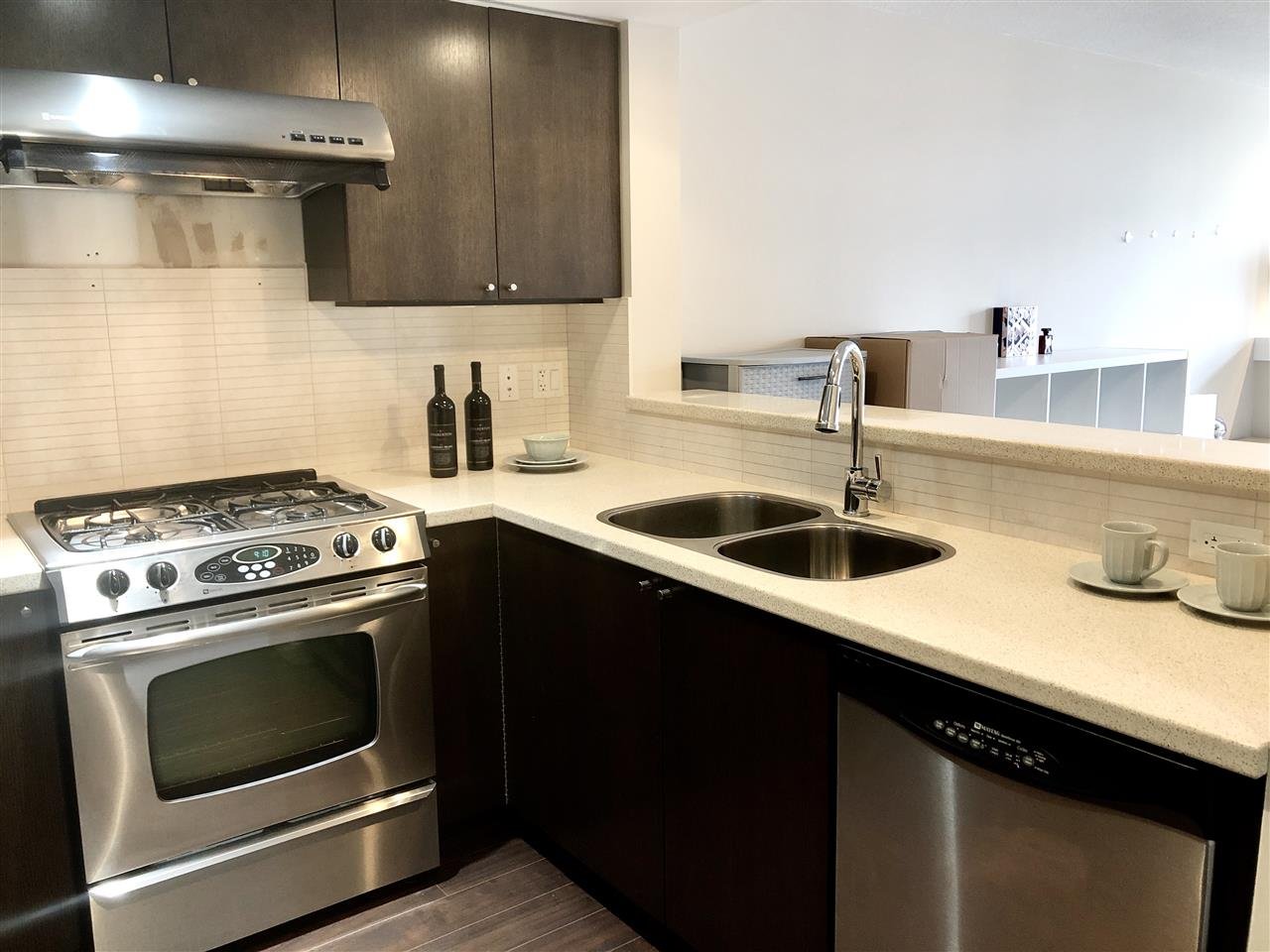 1008-8160 Lansdowne Road, Richmond
