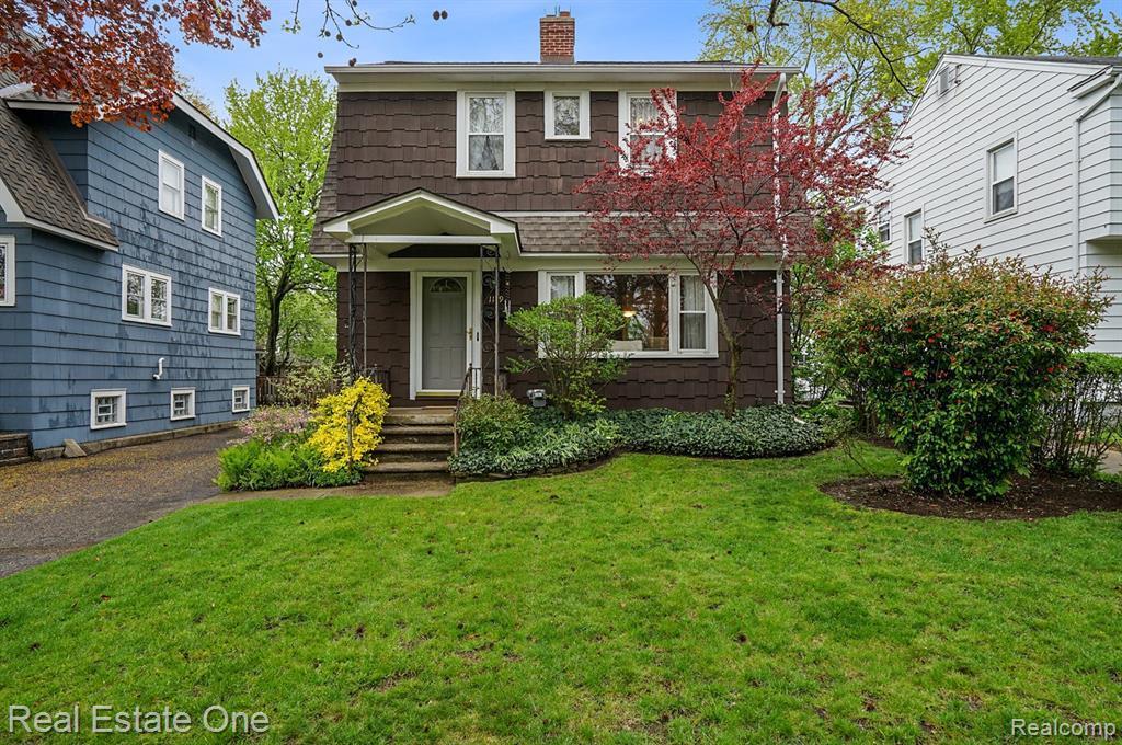 1119 Irving Ave