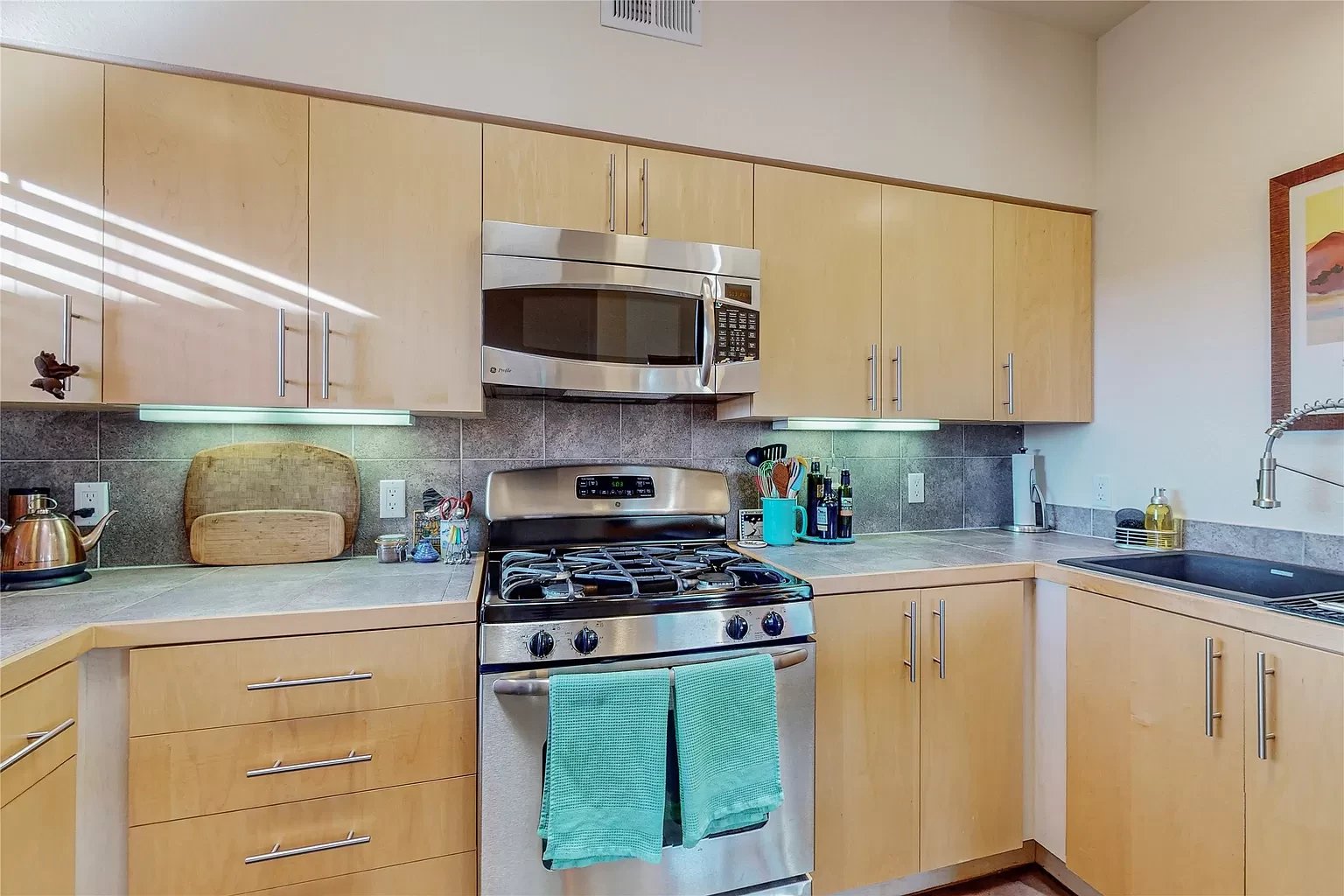 604 Avenida Villa Hermosa #201