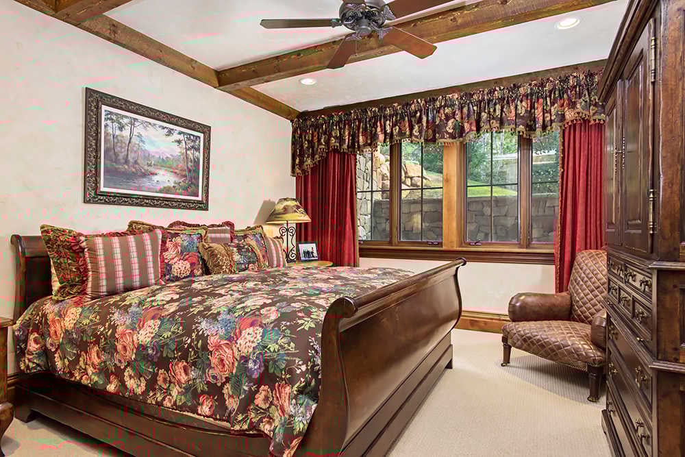 Beautiful Home with Ski-in/Ski-out Access  