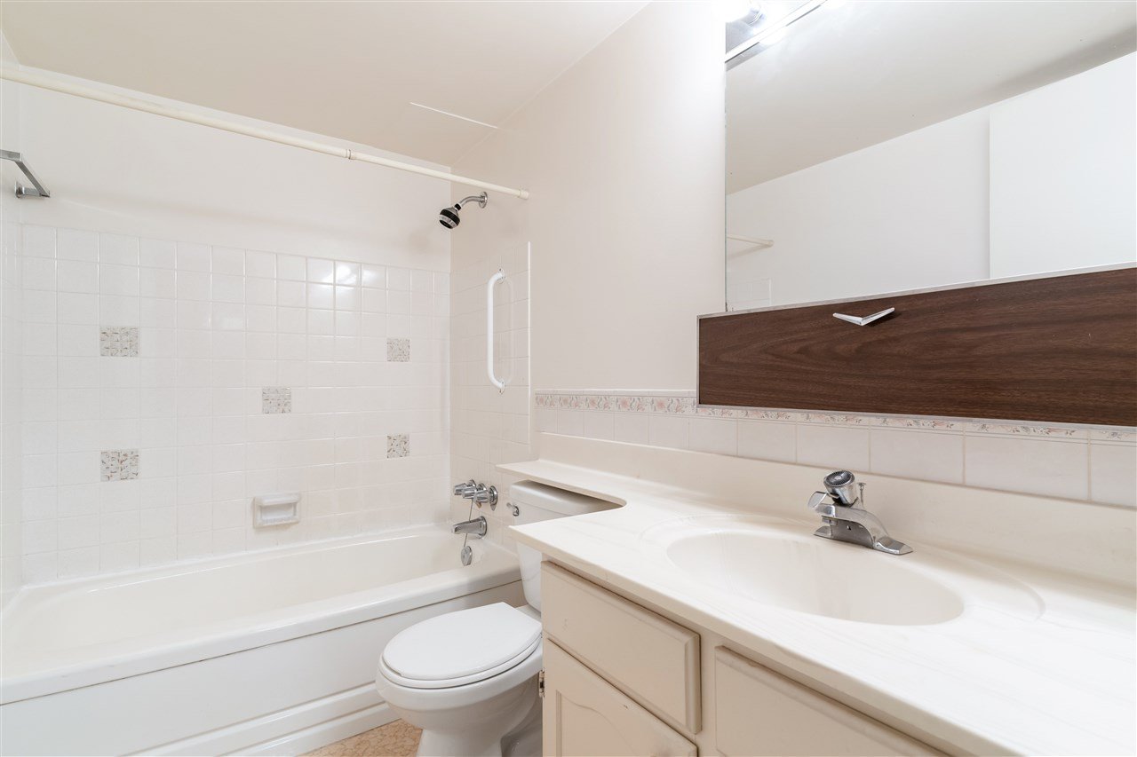 212-1345 Chesterfield Ave