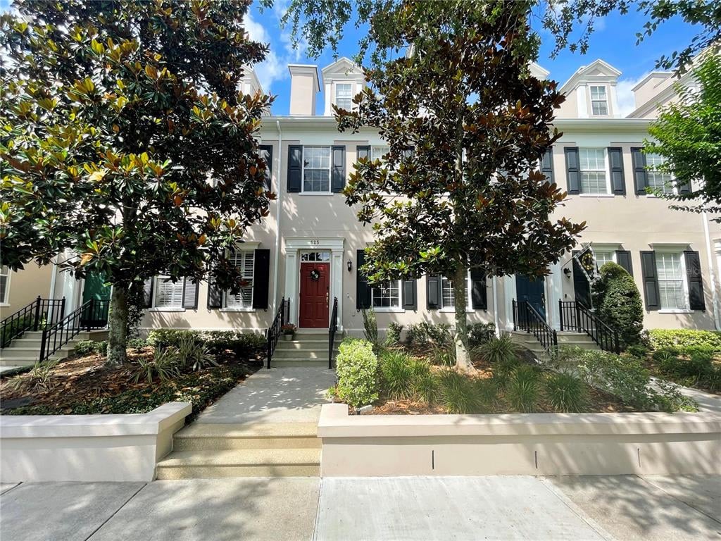525 Campus St