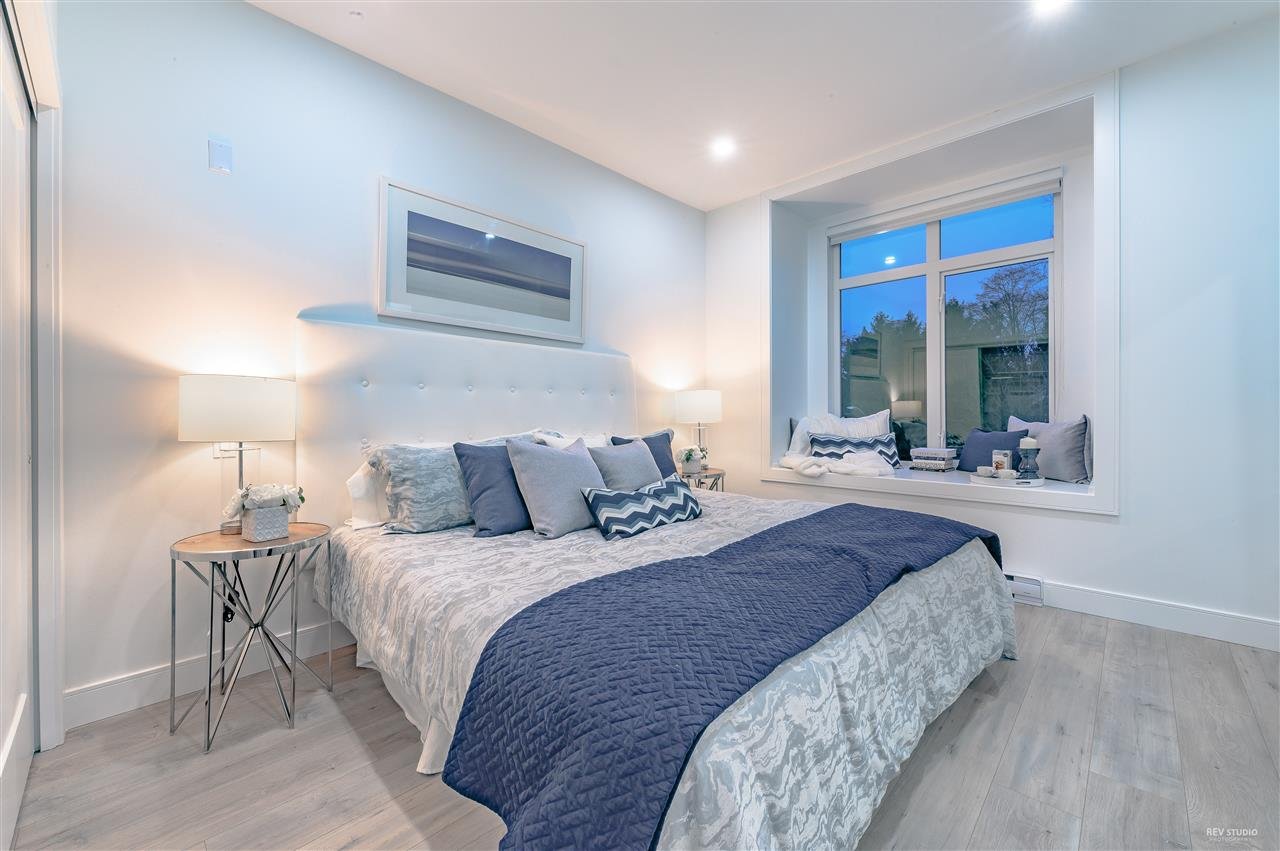207-7131 17th Ave
