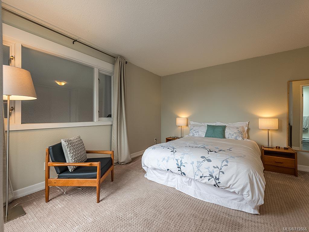 2306 Fernwood Rd, Victoria