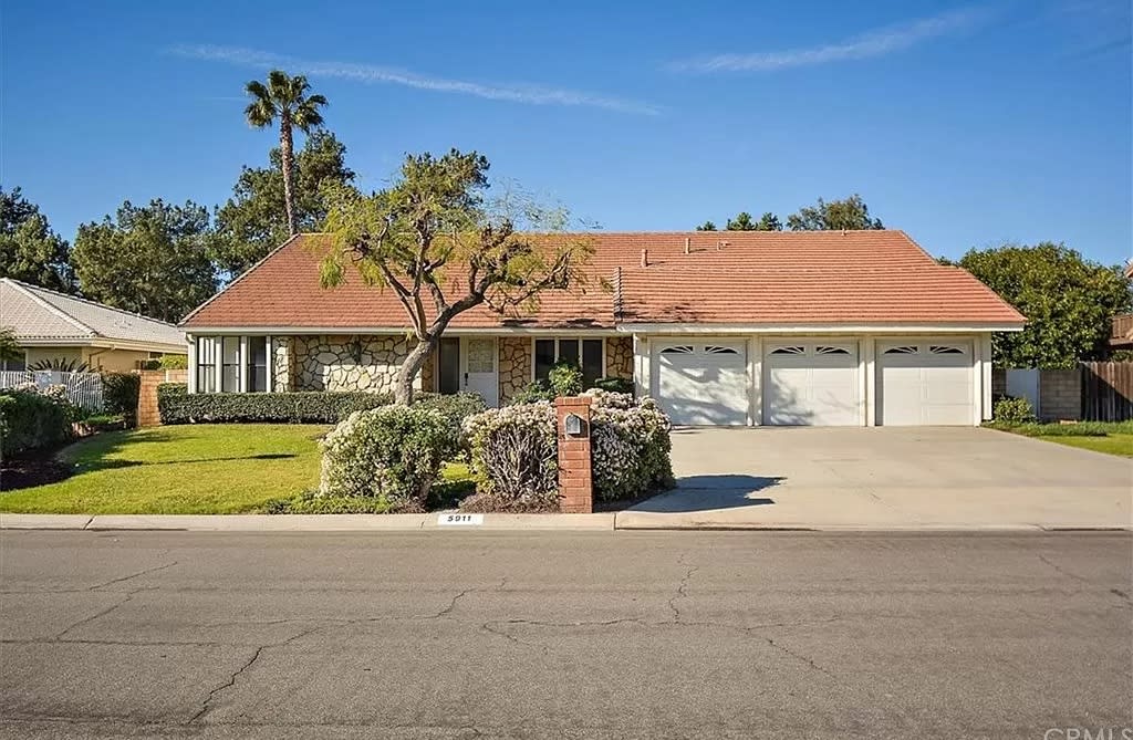 5911 Country View Dr