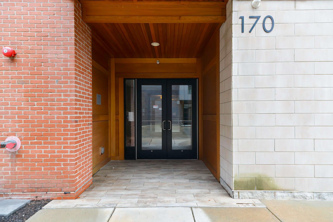 South Boston - Sunny 1 bed 1 bath w. Garage Parking & Central AC! July 15 or August 1!