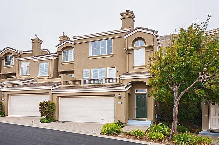 12 Highcrest Ln