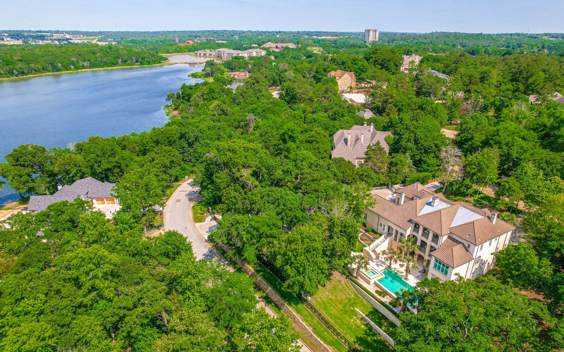Lake Bellwood at The Cascades, Tyler, Texas &ndash; lakefront luxury community