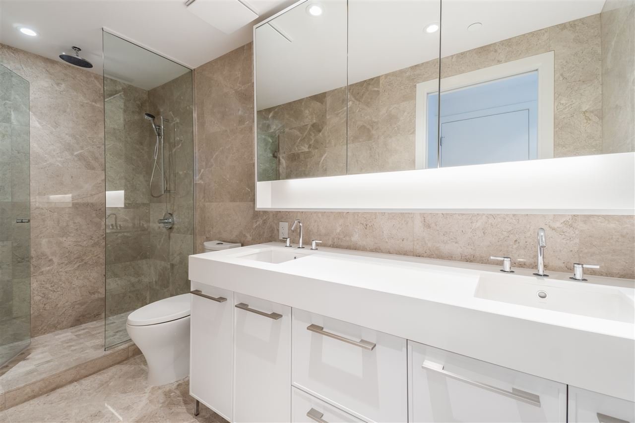 205-3230 Connaught Cres