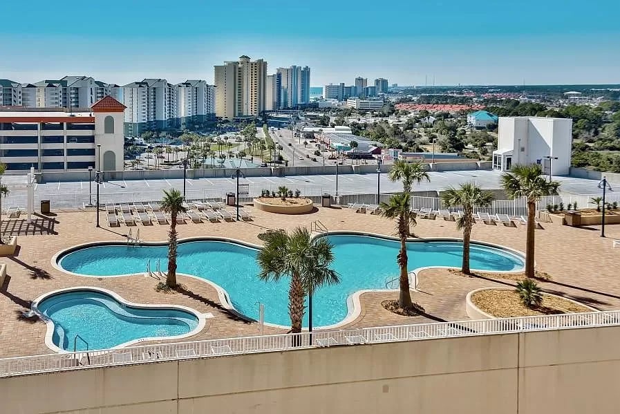 9860 S Thomas Drive Unit 1015