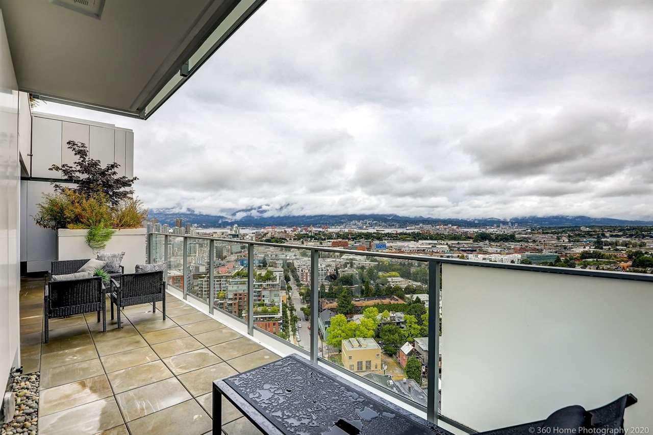 PH2-285 E 10th Ave
